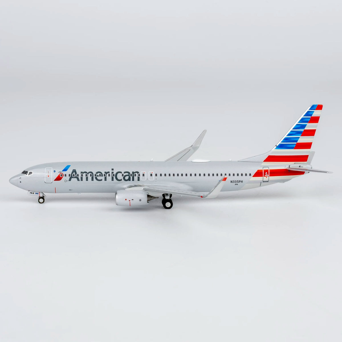1:400 NG Models NG58261 American Airlines B737-800 N335PH Aircraft Model+Free Tractor