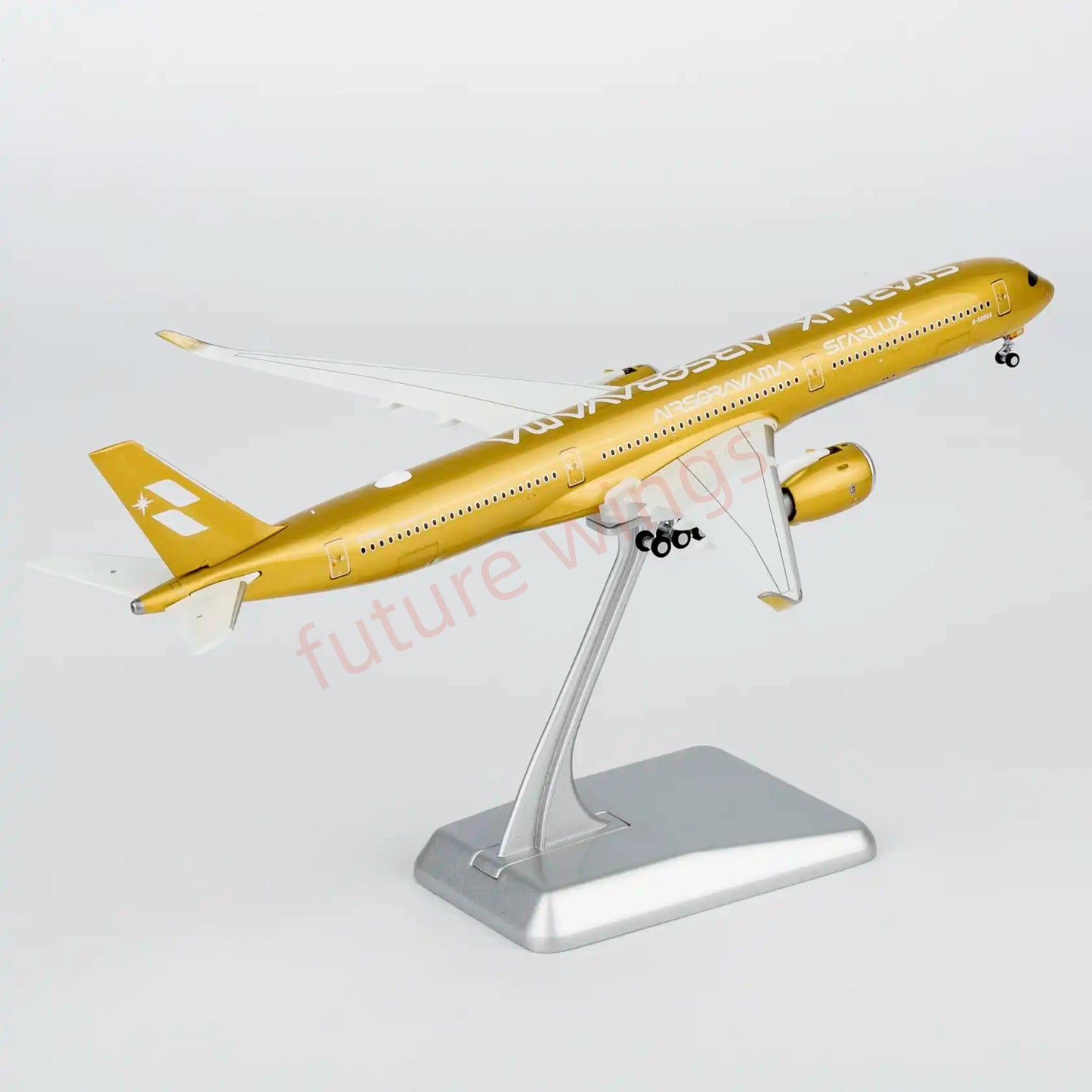 1:400 NG Models NG57047 Starlux Airlines A350-1000 B-58554 "Luxury Package"+Free Tractor
