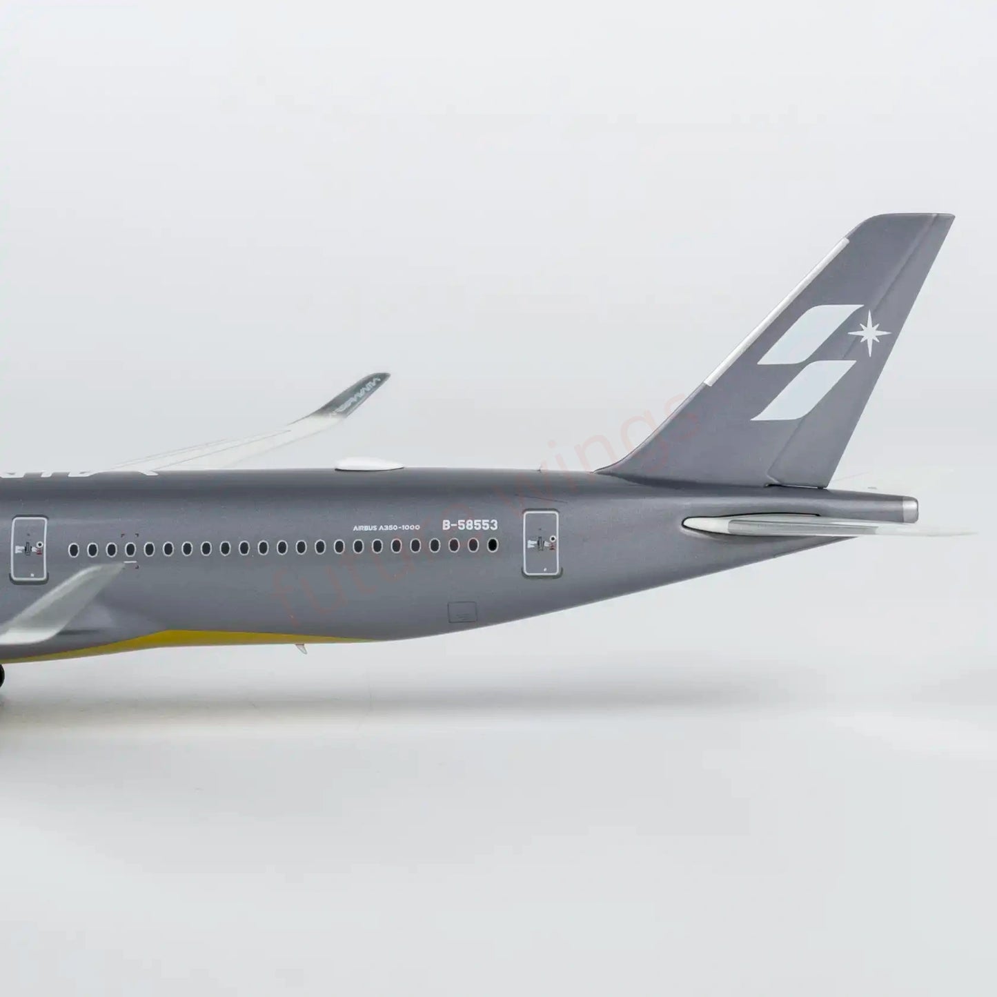 1:400 NG Models NG57046 Starlux Airlines A350-1000 B-58553+ Free Tractor