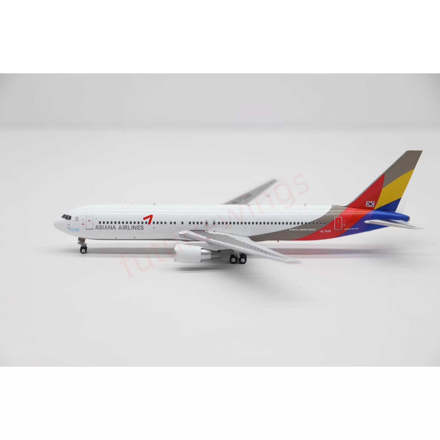 1:400 C Model C0052 Asiana Airlines B767-300ER HL7528 Aircraft Model+Free Tractor