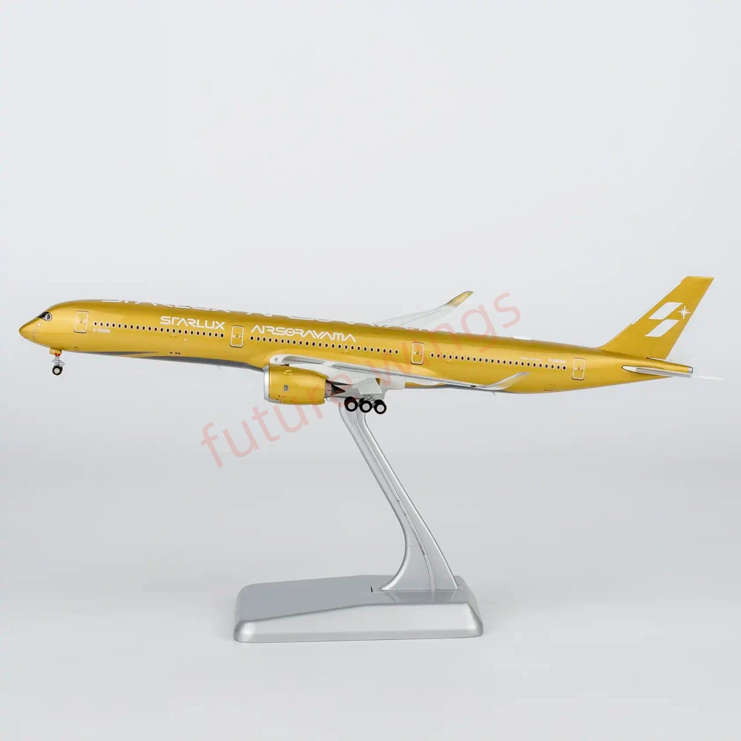 1:400 NG Models NG57047 Starlux Airlines A350-1000 B-58554 "Luxury Package"+Free Tractor