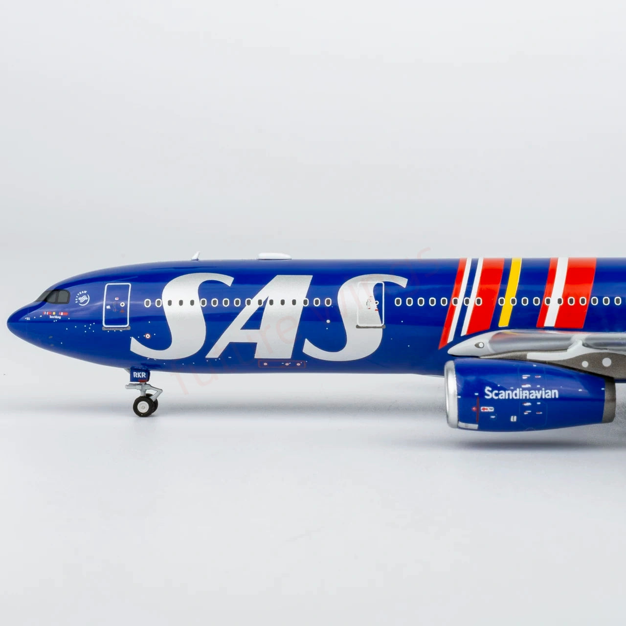1:400 NG Models NG62088 SAS A330-300 LN-RKR Aircraft Model+FreeTractor
