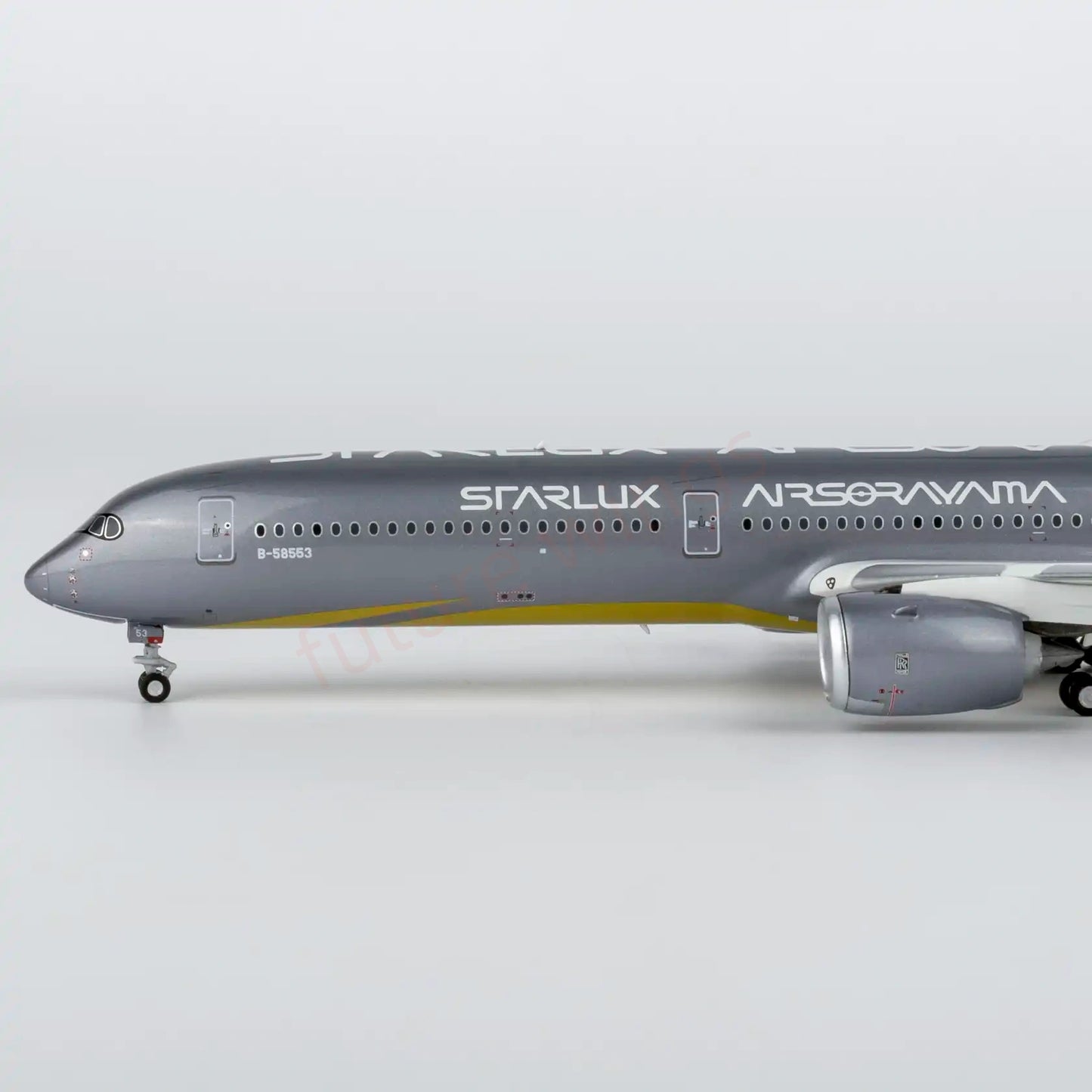 1:400 NG Models NG57045 Starlux Airlines A350-1000 B-58553 "Luxury Package"+ Free Tractor