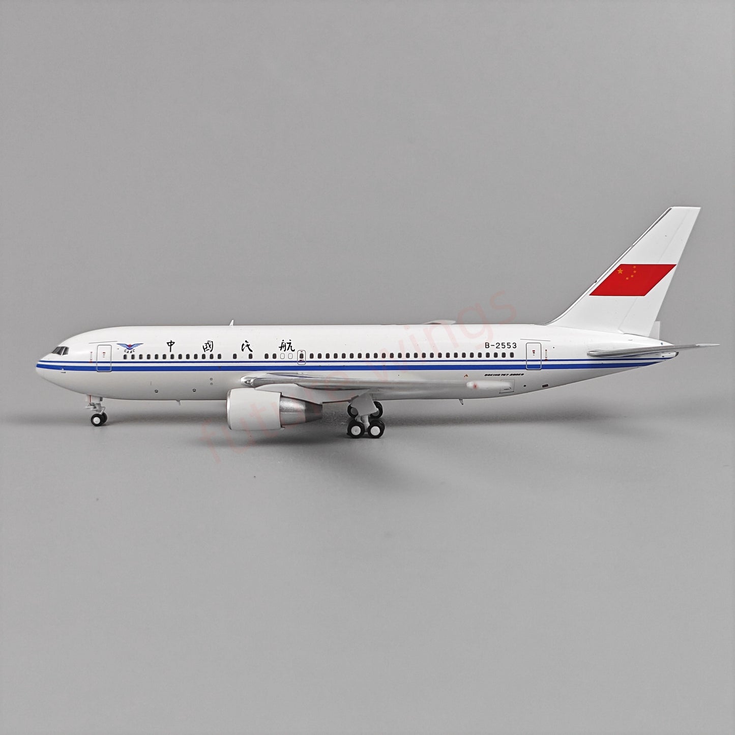 1:400 C Model CAAC B767-200ER B-2553 Aircraft Model+Free Tractor