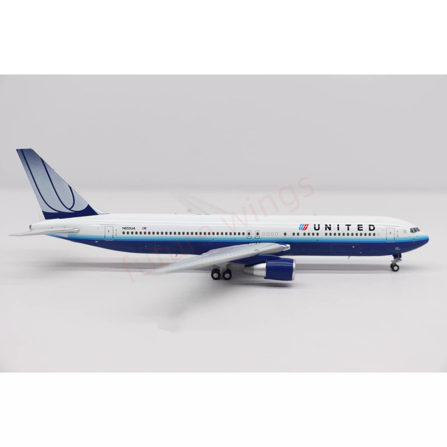 1:400 C Model C0053 United Airlines B767-300ER N655UA Aircraft Model+Free Tractor
