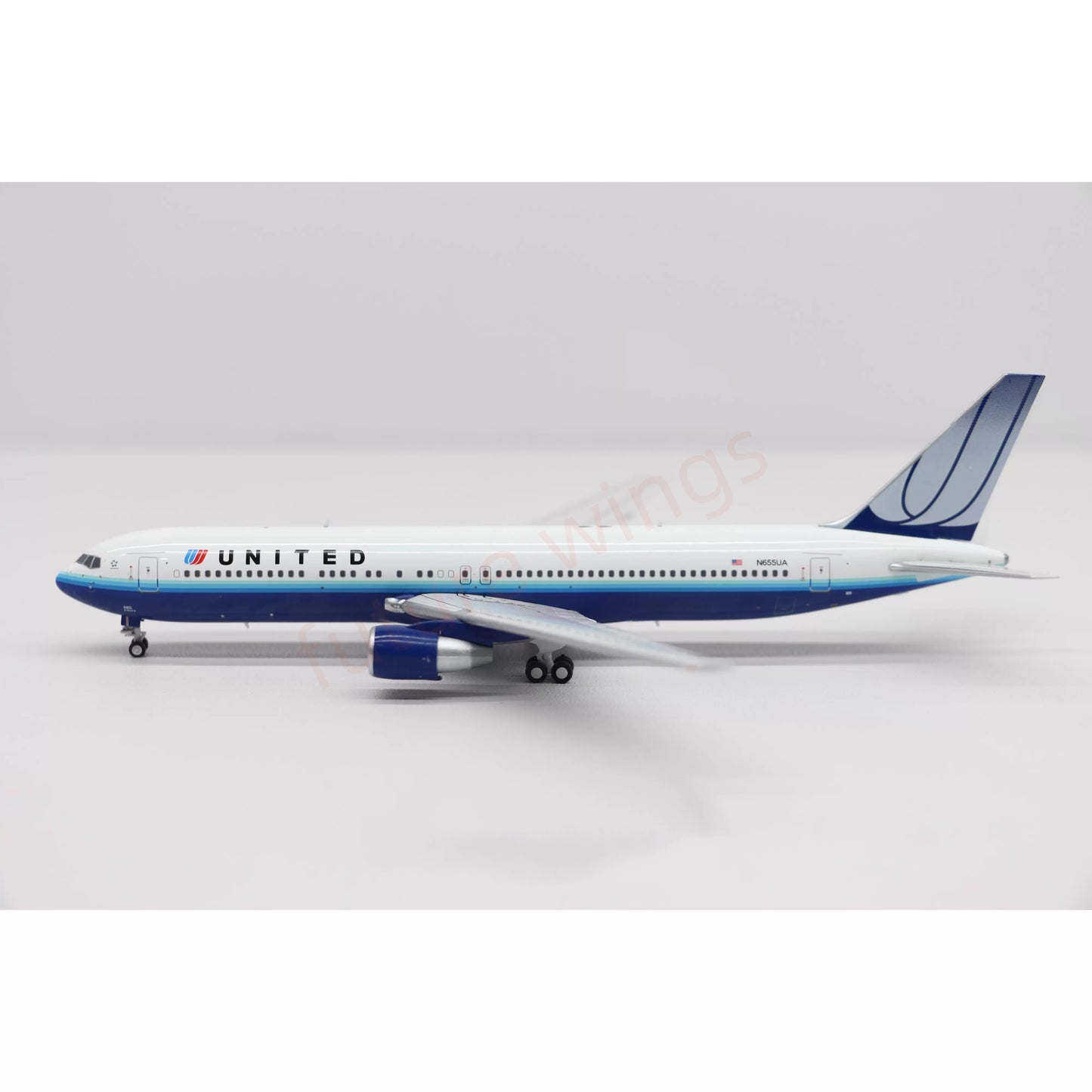 1:400 C Model C0053 United Airlines B767-300ER N655UA Aircraft Model+Free Tractor