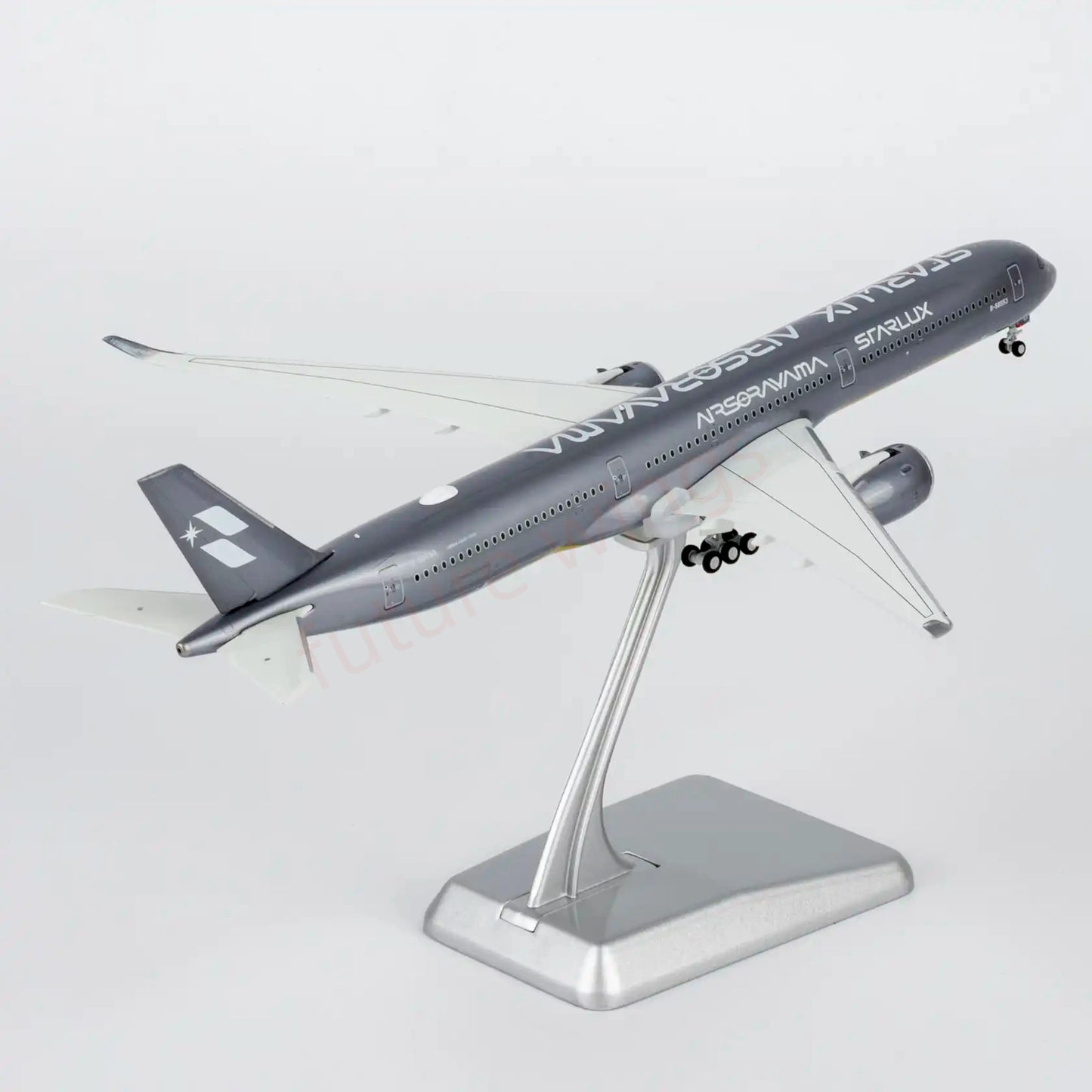 1:400 NG Models NG57045 Starlux Airlines A350-1000 B-58553 "Luxury Package"+ Free Tractor