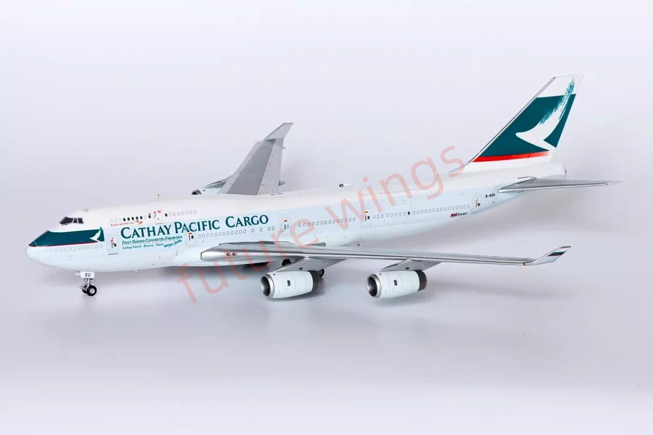 1:400 CW Cathay Pacific Cargo B747-400BCF B-HOU Aircraft Model+Free Tractor