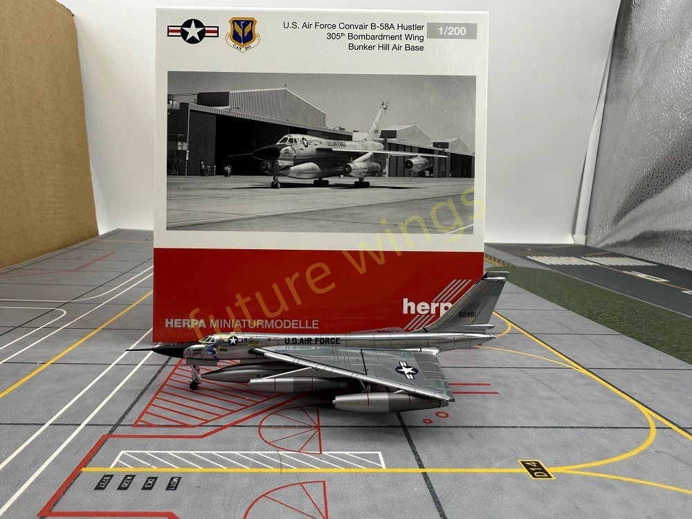 1:200 Herpa Wings 572736 USAF B-58A（59-2461）Diecast Aircraft Model