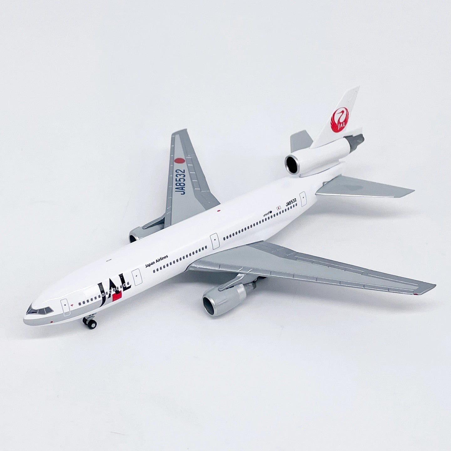 1:400 Jet Model Japan Airlines DC-10 JA8530 JA8532 Aircraft Model+Free Tractor