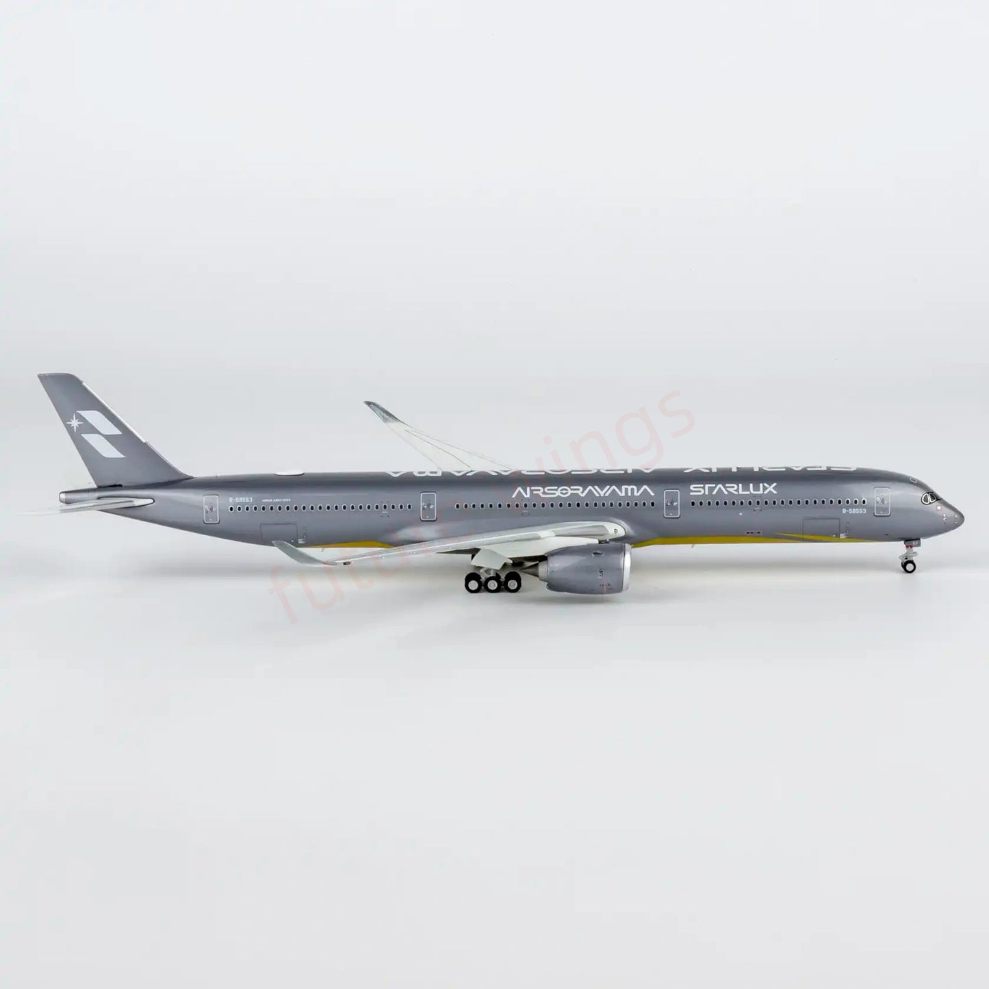 1:400 NG Models NG57045 Starlux Airlines A350-1000 B-58553 "Luxury Package"+ Free Tractor