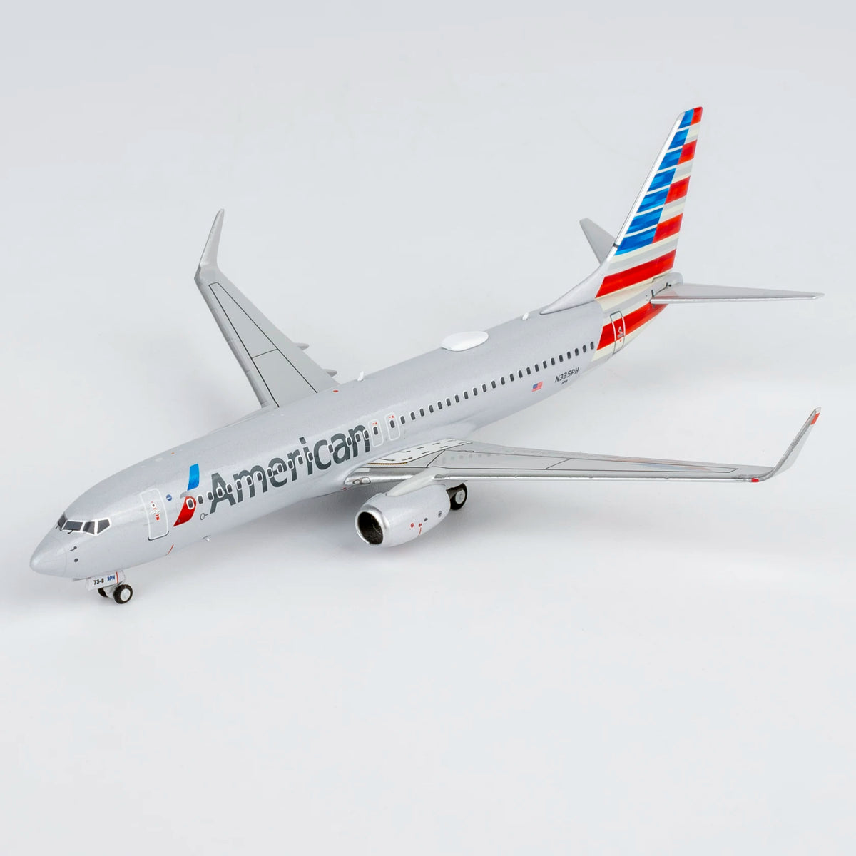 1:400 NG Models NG58261 American Airlines B737-800 N335PH Aircraft Model+Free Tractor