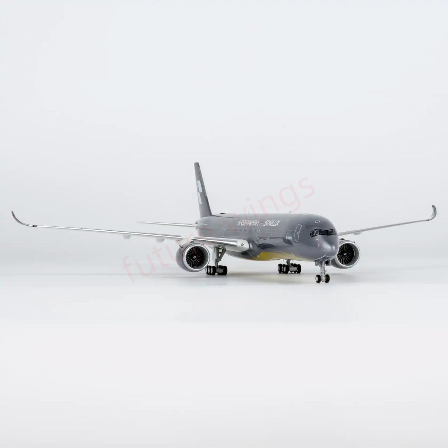 1:400 NG Models NG57045 Starlux Airlines A350-1000 B-58553 "Luxury Package"+ Free Tractor